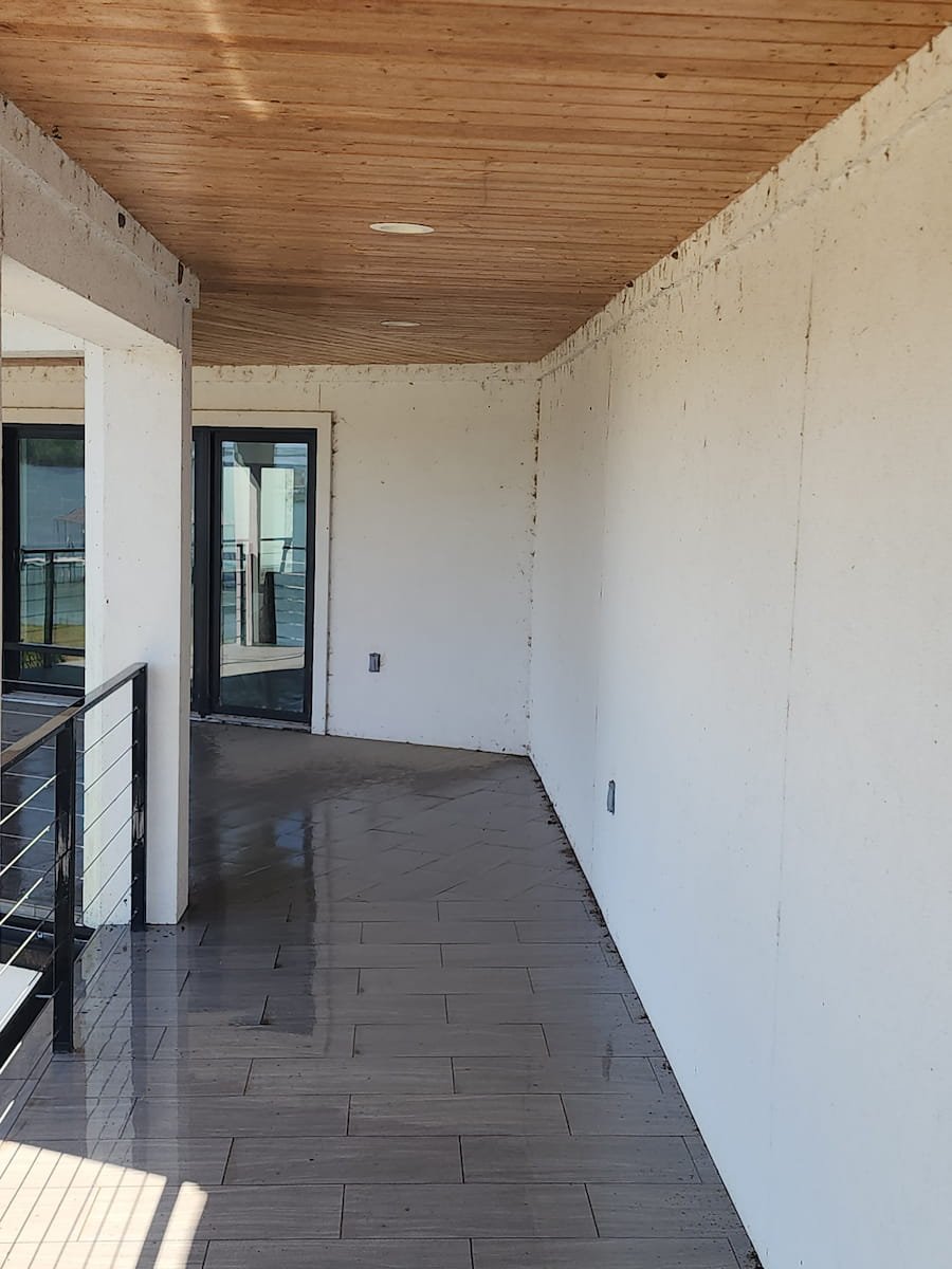 House washing on Richland Chambers Lake in Corsicana TX cleaning stucco exterior