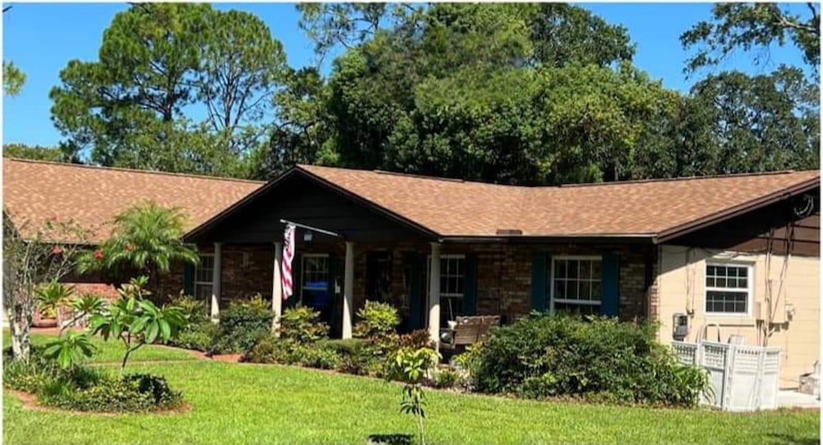 Clean asphalt shingle roof after professional roof cleaning in Corsicana Texas